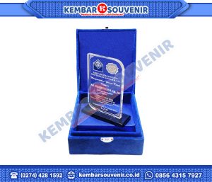 Piala Akrilik Politeknik Negeri Indramayu