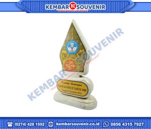 Model Plakat Kayu DPRD Kabupaten Konawe