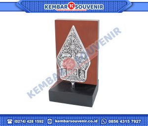 Trophy Akrilik Akademi Kebidanan Sifra Husada
