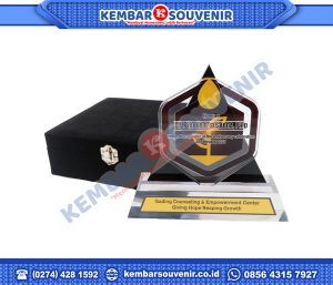 Piala Akrilik Badan Penelitian dan Pengembangan Kementerian Dalam Negeri